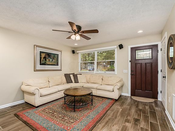 3rd image of 711 Kienle Ave