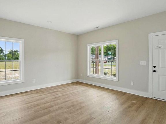3rd image of 1178 W Blackman Rd
