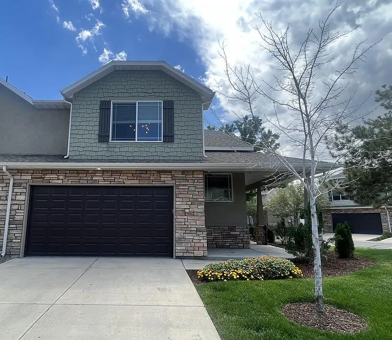 632 E Long Shadow Dr #1