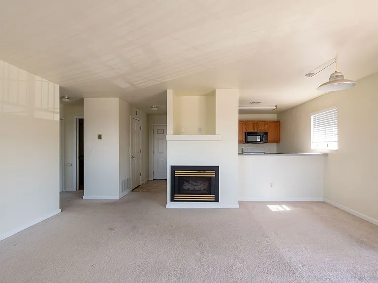 Highline Pointe Apts. — Photo 9