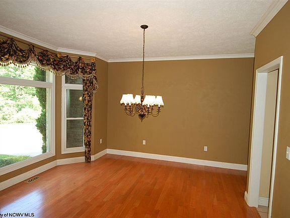 5th image of 1040 Lauren Dr