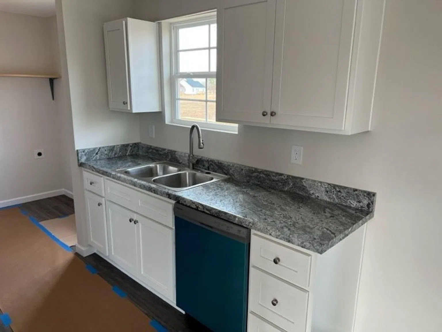 3 bed, 1100 sqft, $1,700 — Photo 2
