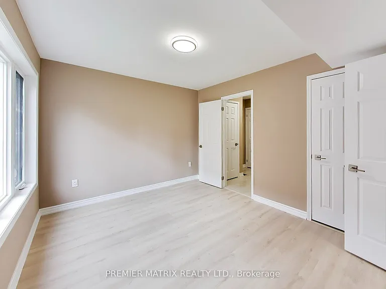 37 Shiff Cres — Photo 8