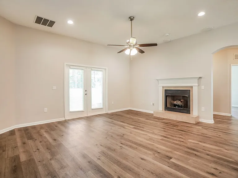 3146 Wandering Oaks Dr — Photo 5