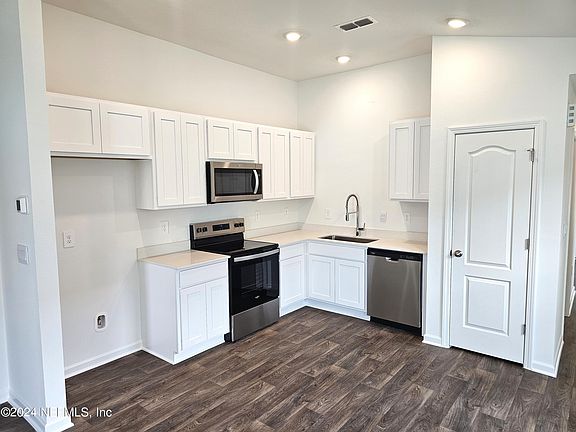 4th image of 2520 FALLING STAR Lane