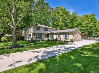 8318 Turtlecreek Ln, Cincinnati, OH 45242