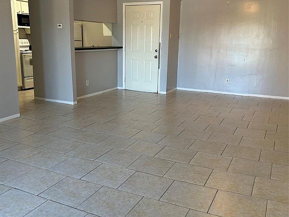 3rd image of 206 Plaza Verde Dr