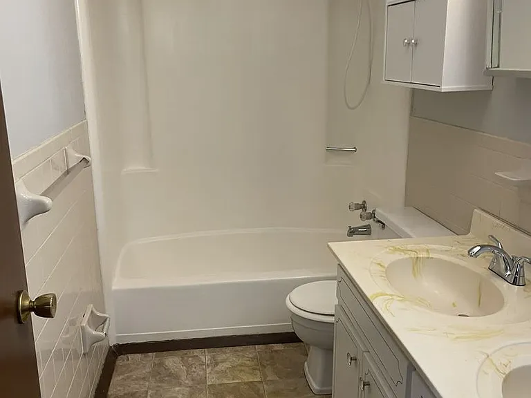 102 McConnell St — Photo 12