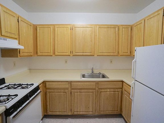 3rd image of 577 Nostrand Ave #3A