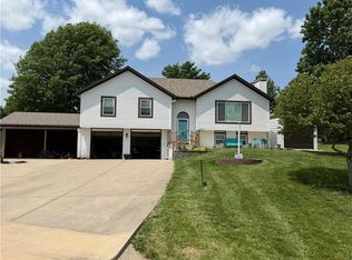 15144 Knight Rd, Basehor, KS 66007