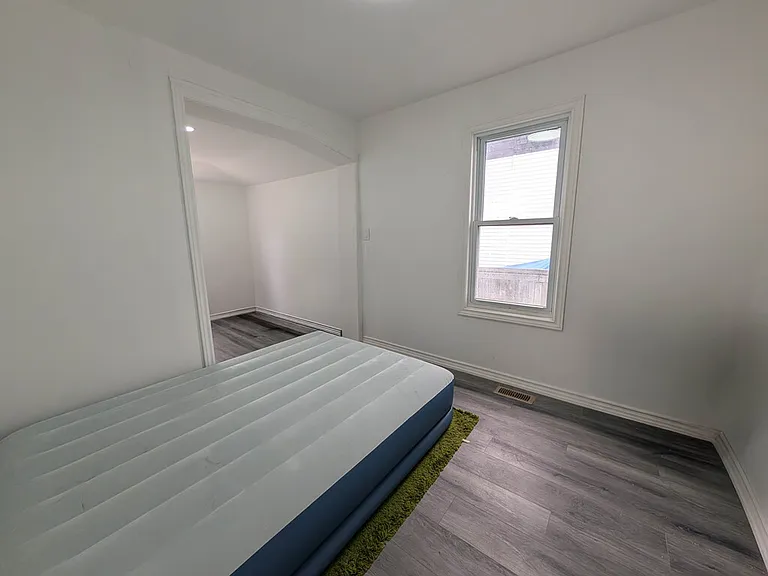 168 Borden Ave — Photo 11