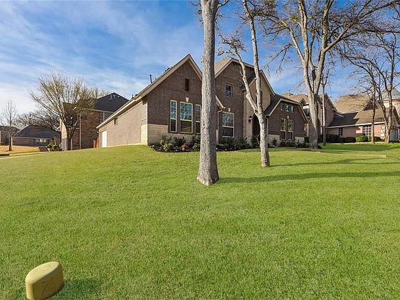 3rd image of 604 Creekwood Ln
