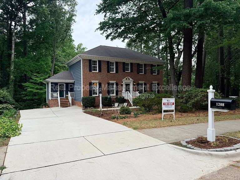 1208 Nottingham Dr — Photo 44