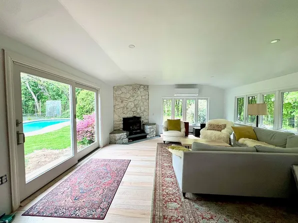 5 Pine St, South Hadley, MA 01075
