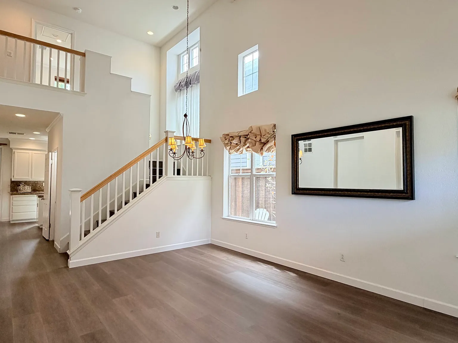 4 bed, 2.5 bath, 2080 sqft, $7,500 — Photo 2