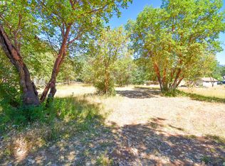 310 Frankham Rd, Grants Pass, OR 97527