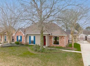 18575 White Oak Dr, Prairieville, LA 70769