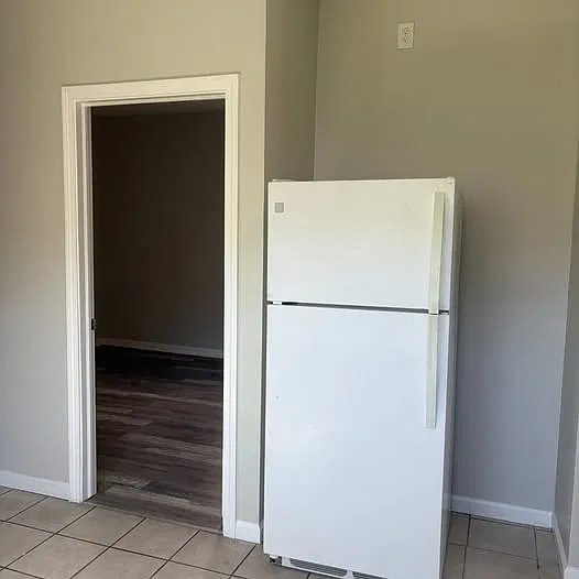 2 bed, 1100 sqft, $2,075 — Photo 3