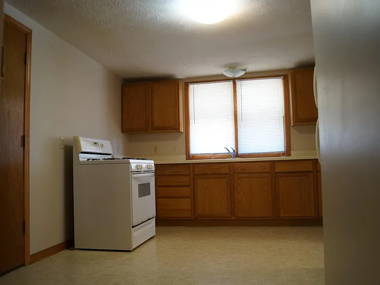 908 Avenue H — Photo 10