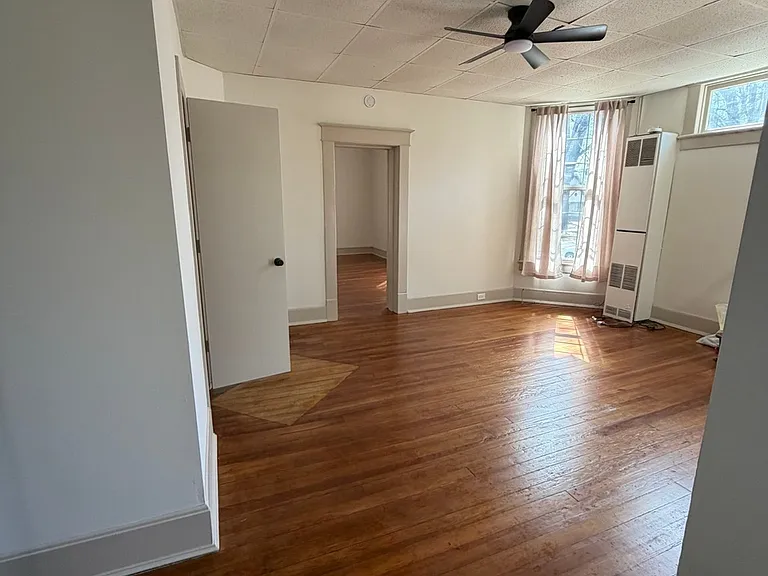401 E Broad St #1 — Photo 8