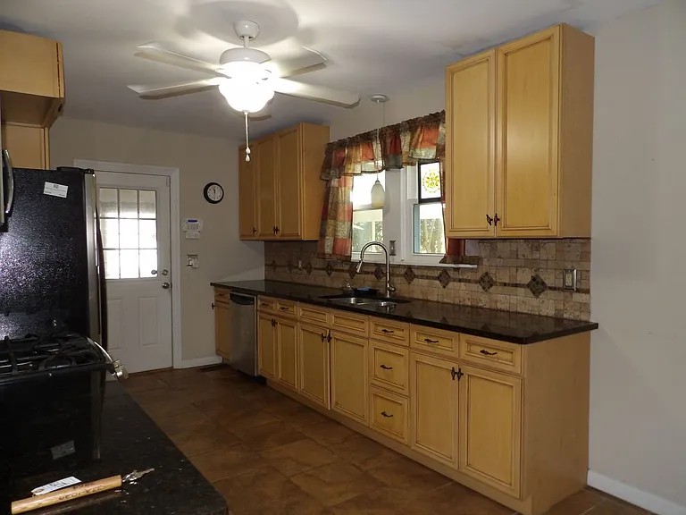 808 Crawford Ave — Photo 8