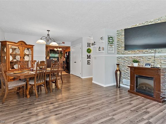4th image of 1506 Bennington Ave
