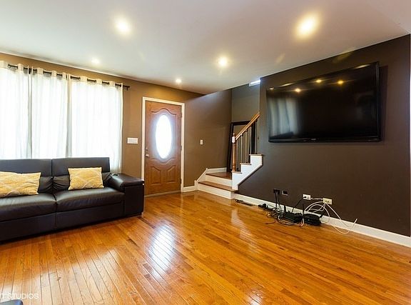 3rd image of 4433 S Kedvale Ave