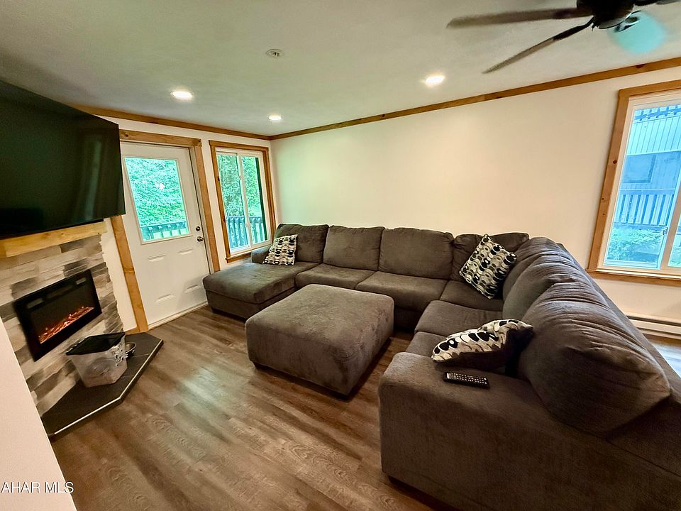 1st image of 143 E Valley Point Ln