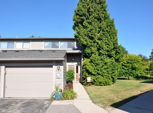 628 Peninsula Ct, Ann Arbor, MI 48105