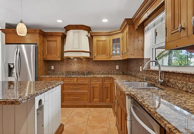 701 SW 5th St — Photo 11