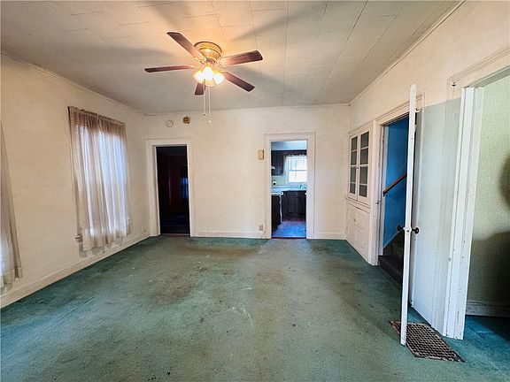 3rd image of 207 S Clinton St