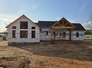 994 Bumblebee Ln, Wellford, SC 29385