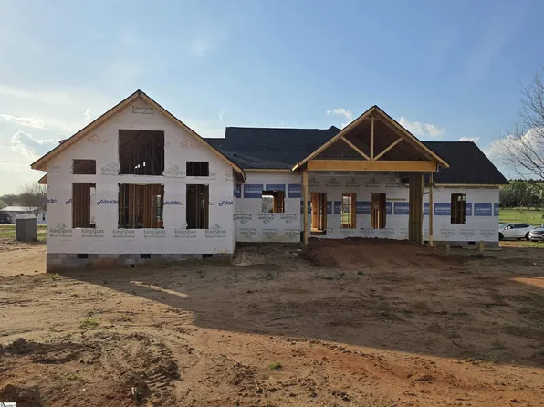 994 Bumblebee Ln, Wellford, SC 29385