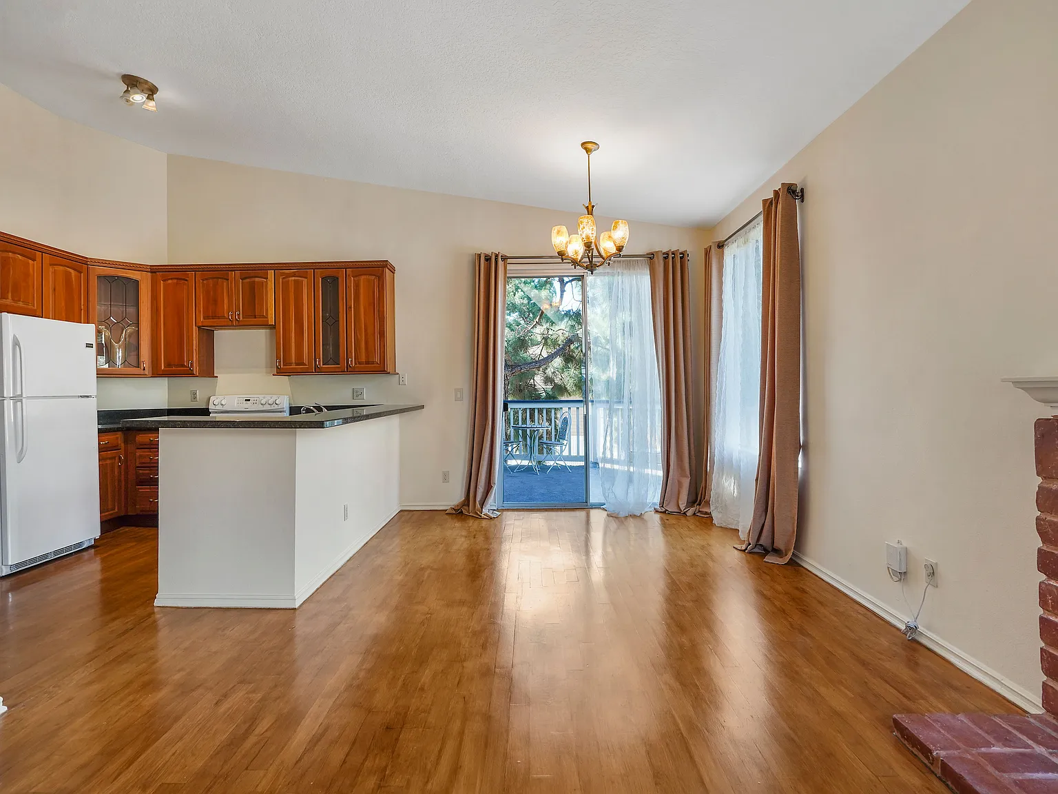2 bed, 907 sqft, $2,782 — Photo 4