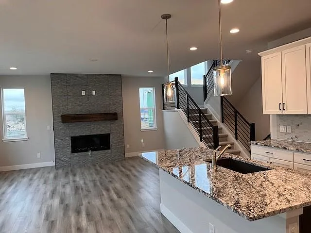 369 Fox Ln — Photo 3