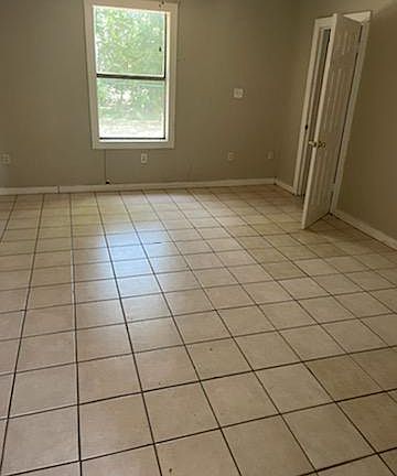 5th image of 143 Idell Ave