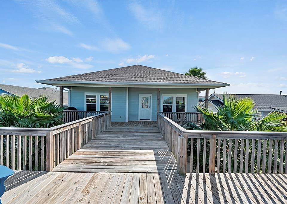 1st image of 203 Barracuda St