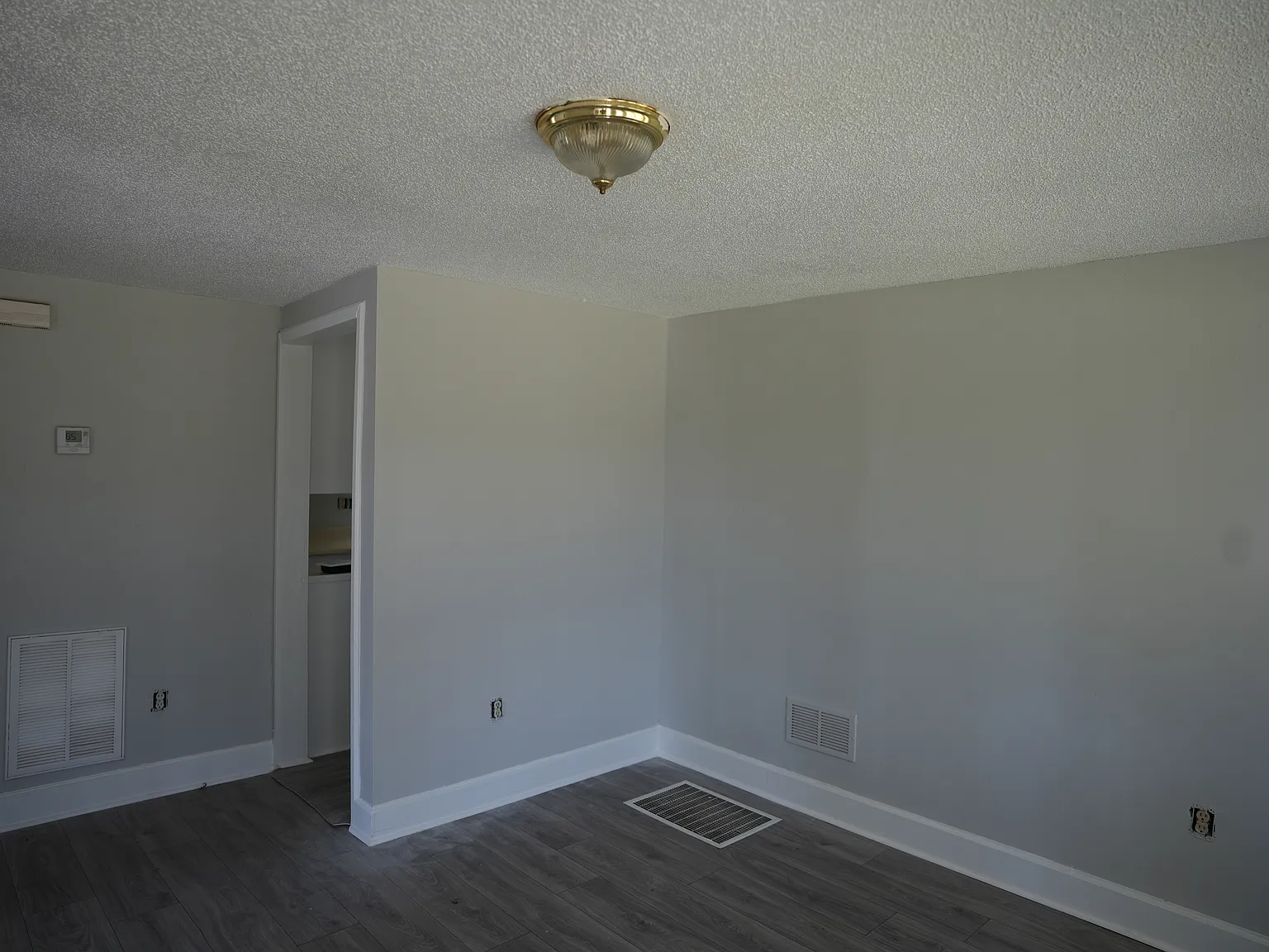 3 bed, 1200 sqft, $1,400 — Photo 4
