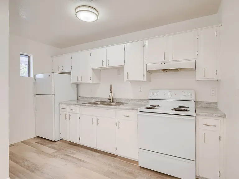 North Central (Stone and Prince), 2 story apartment complex with a/c! — Photo 18