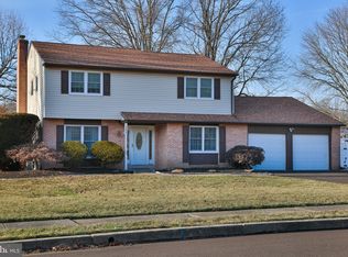 2450 Jodi Sue Ln, Colmar, PA 18915