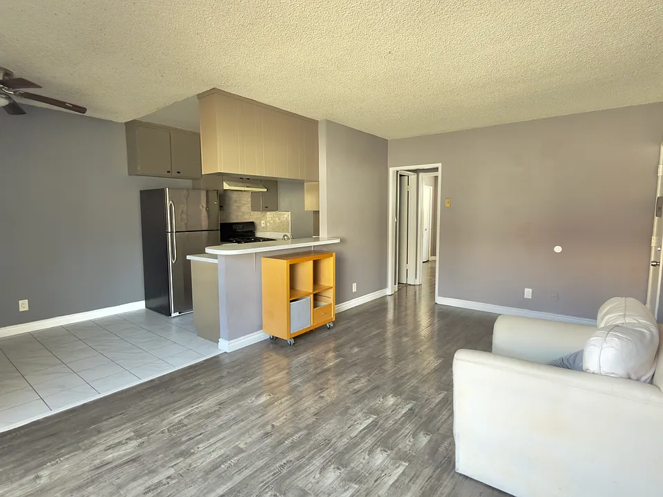 837 S Ardmore Ave #14
