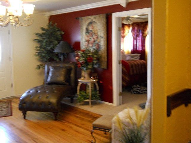 2nd image of 6425 N Greenway Ave