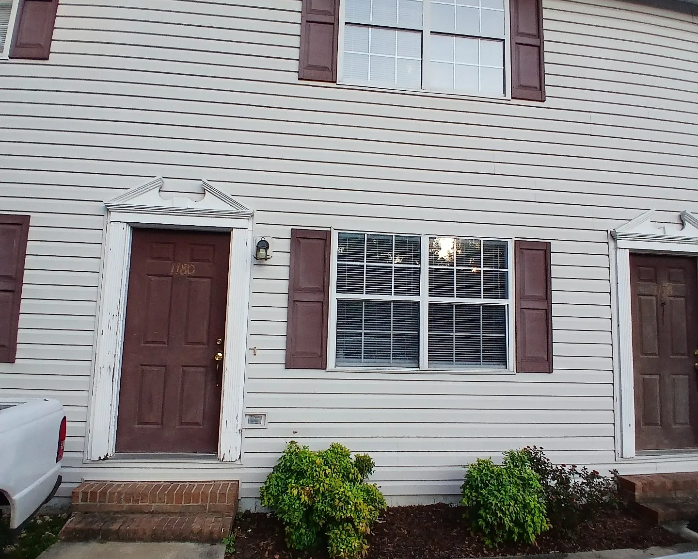 2 bed, 1.5 bath, $995 — Photo 1