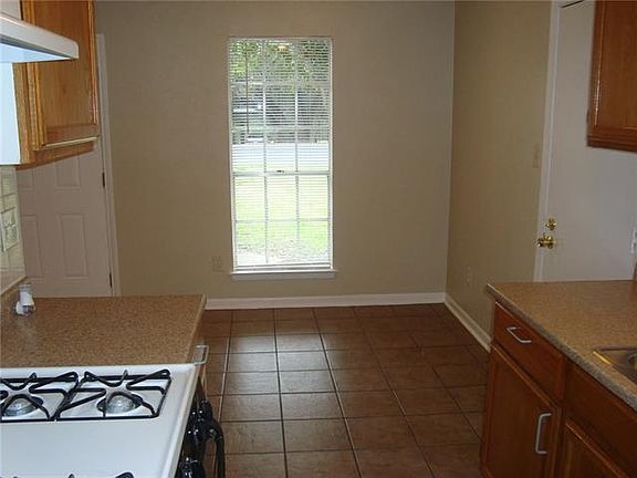 4th image of 5302 Indio Dr #B
