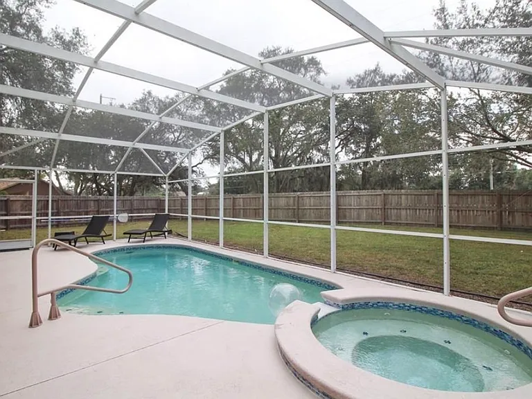 123 Pinewood Ct — Photo 23