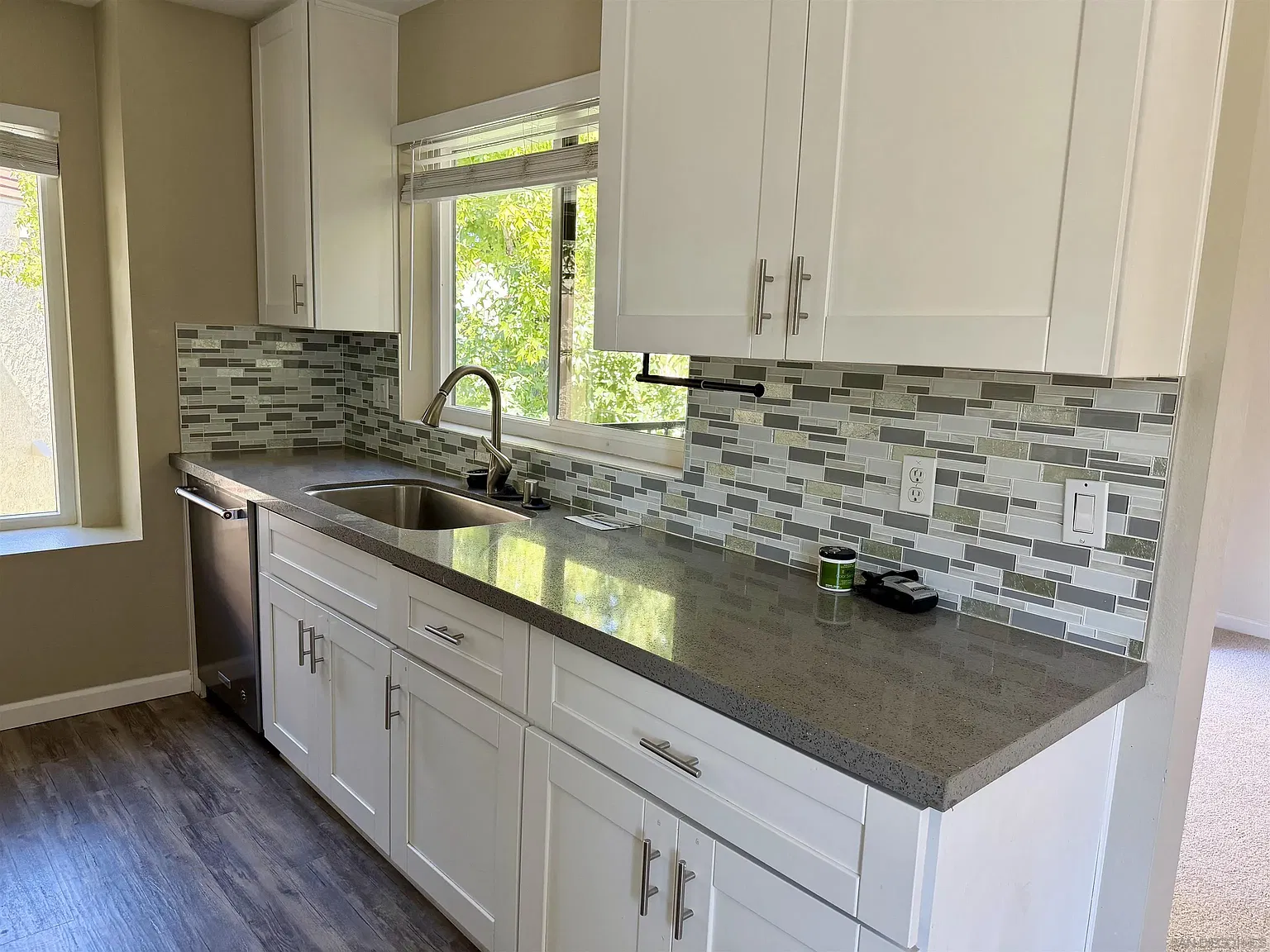 2 bed, 2.0 bath, 912 sqft, $3,000 — Photo 2