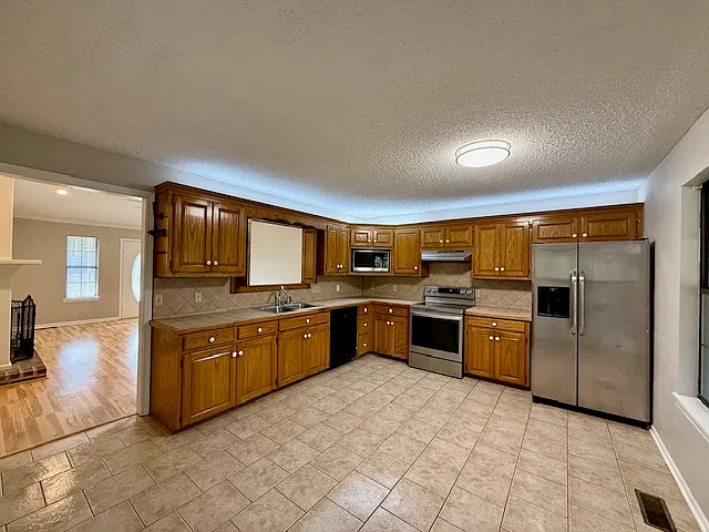 3 bed, 1500 sqft, $1,575 — Photo 3