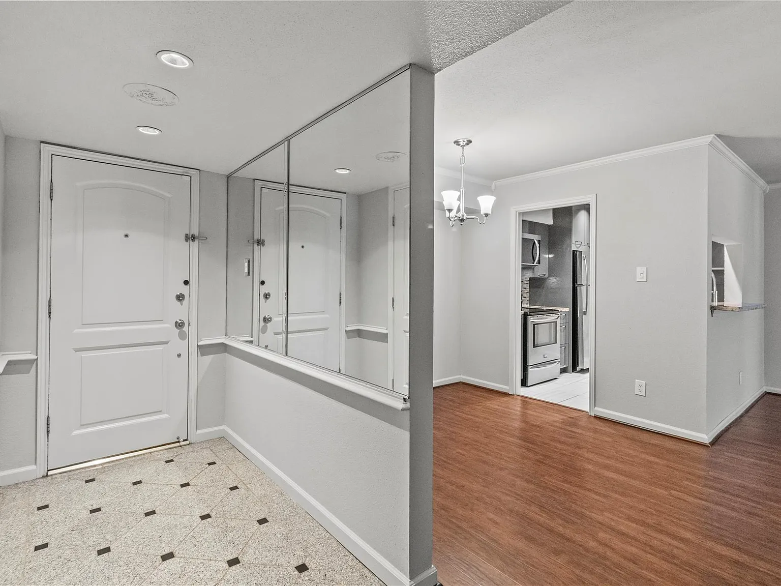 1 bed, 1.0 bath, 890 sqft, $1,400 — Photo 3