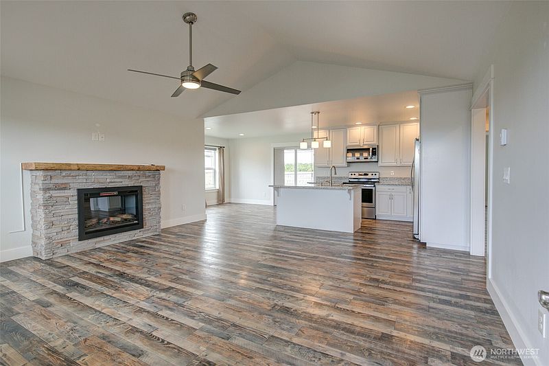 2nd image of 1092 Crestshire Loop SW