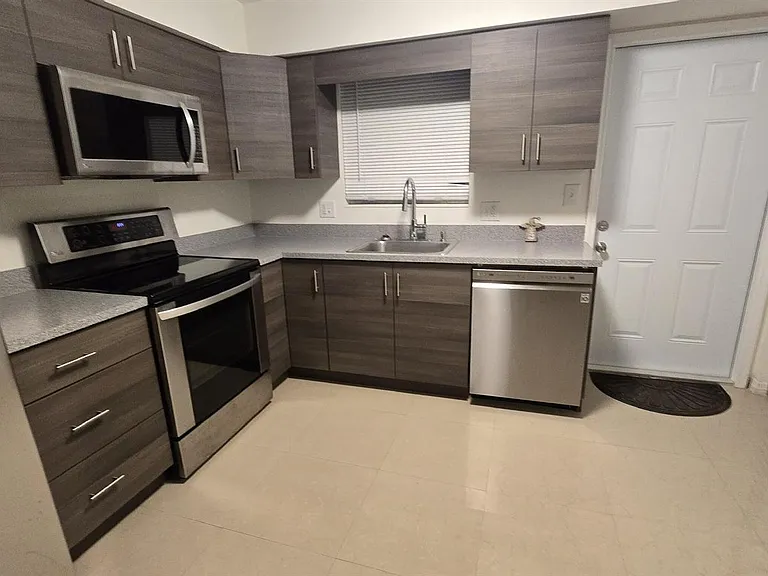 1231 SW 61st Ter #2 — Photo 4